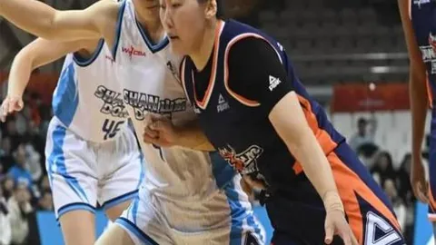 “崔永熙亮相在即！篮网新赛季季前赛时间表公布。”